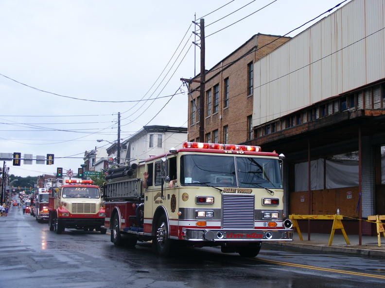 9_11 fire truck paraid 283.JPG